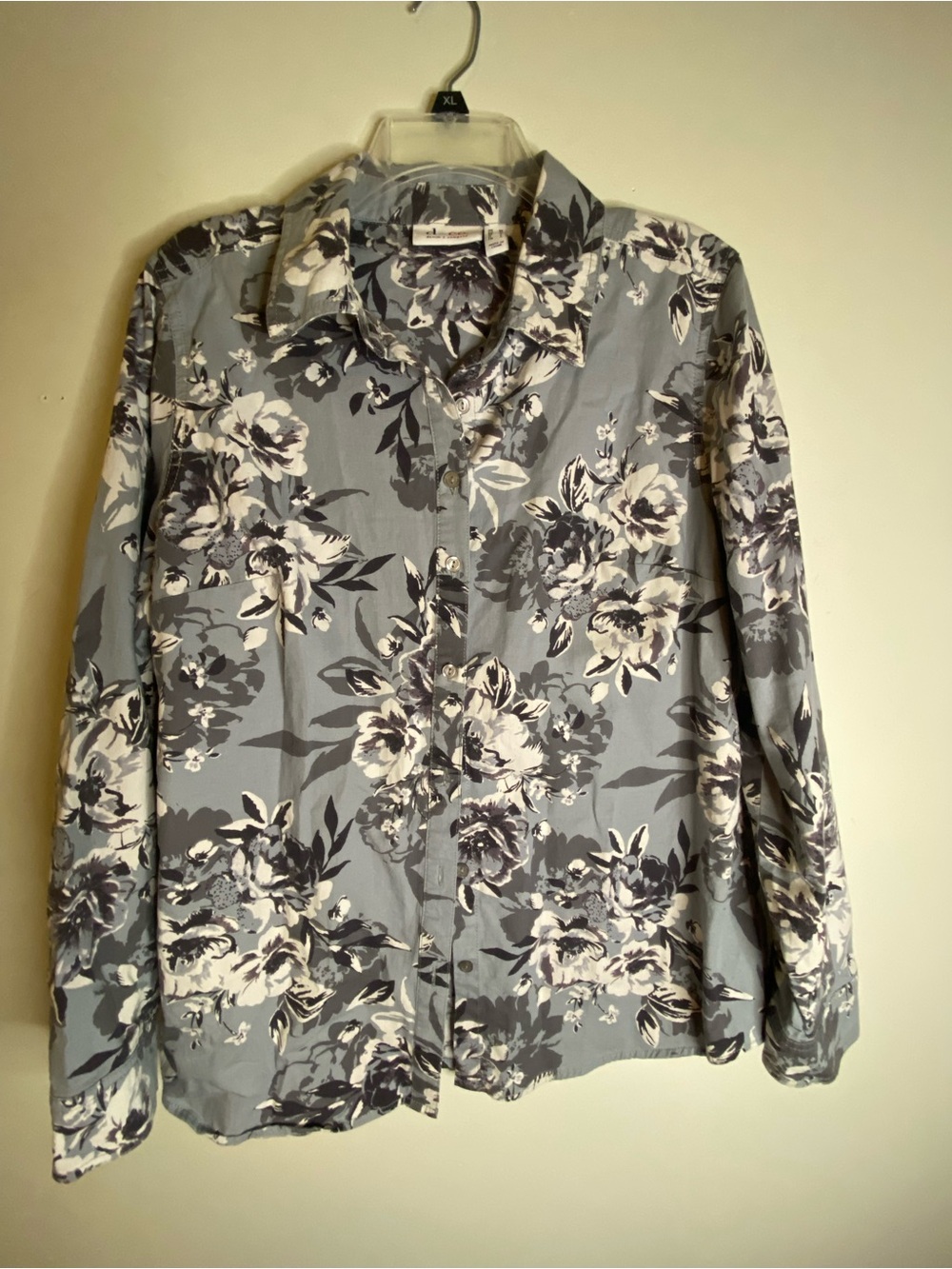Light Gray Floral Button-Down Shirt - Classic Collared Women’s Top